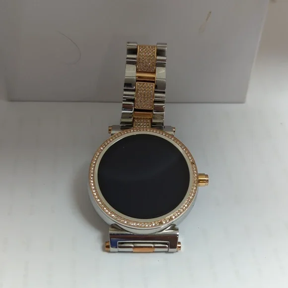 New & Authentic Michael Kors Smart watch Rose Gold/Silver - Picture 3 of 15